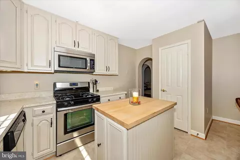 Kitchen - 803 Dunbrooke Ct, Frederick, MD 21701 photo 3 of 4