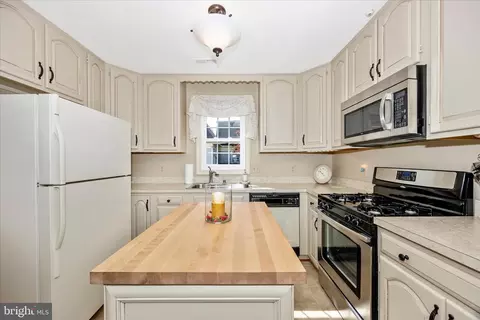 Kitchen - 803 Dunbrooke Ct, Frederick, MD 21701 photo 4 of 4