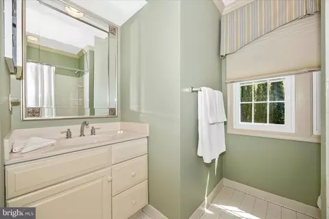 Bath - 803 Dunbrooke Ct, Frederick, MD 21701 photo 4 of 6