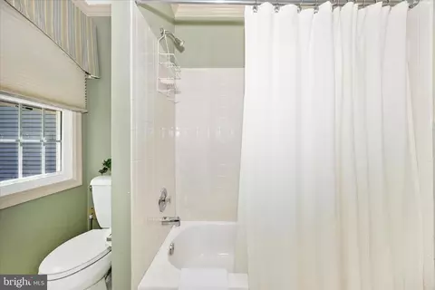 Bath - 803 Dunbrooke Ct, Frederick, MD 21701 photo 5 of 6