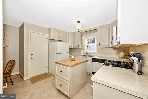 Kitchen - 803 Dunbrooke Ct, Frederick, MD 21701 photo 1 of 4