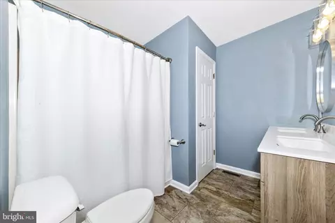 Bath - 306 E D St, Brunswick, MD 21716 photo 2 of 4