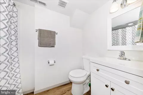 Bath - 306 E D St, Brunswick, MD 21716 photo 4 of 4