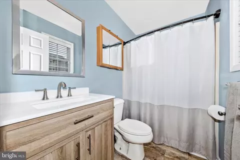 Bath - 306 E D St, Brunswick, MD 21716 photo 1 of 4
