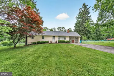 9712 Thompson Dr, Ijamsville, MD 21754