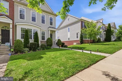 Exterior - 3998 Braidwood Dr N, Frederick, MD 21704 photo 2 of 10