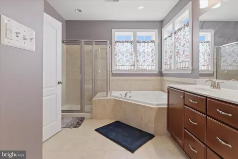 Bath - 3998 Braidwood Dr N, Frederick, MD 21704 photo 2 of 3