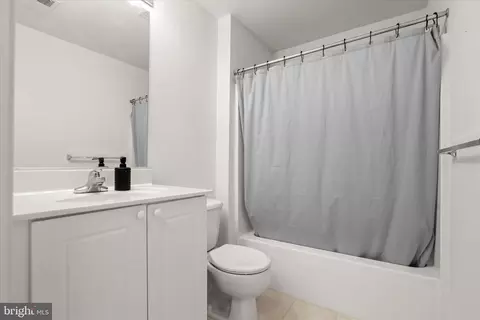 Bath - 595 Cawley Dr #4 2A, Frederick, MD 21703 photo 4 of 4