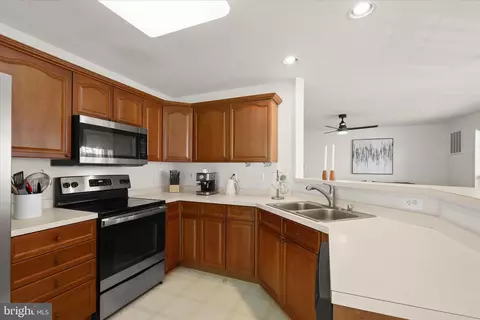 Kitchen - 595 Cawley Dr #4 2A, Frederick, MD 21703 photo 3 of 5
