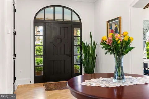 Entry Way - 401 W 2nd St, Frederick, MD 21701 photo 3 of 18