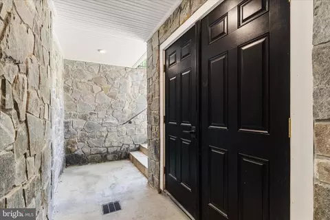 Entry Way - 401 W 2nd St, Frederick, MD 21701 photo 17 of 18