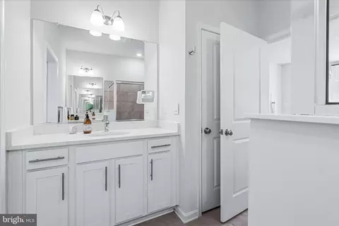 Entry Way - 493 Hanson St, Frederick, MD 21701 photo 5 of 8