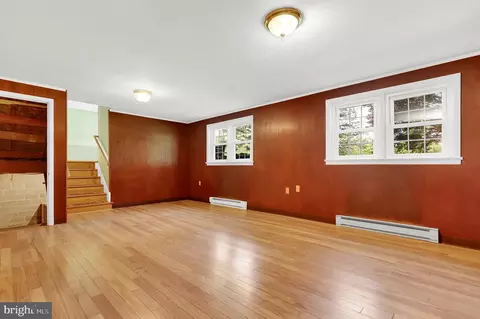 Living - 5827 Etzler Rd, Frederick, MD 21702 photo 12 of 15