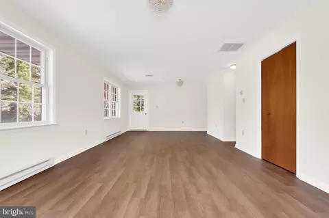 Living - 5827 Etzler Rd, Frederick, MD 21702 photo 8 of 15