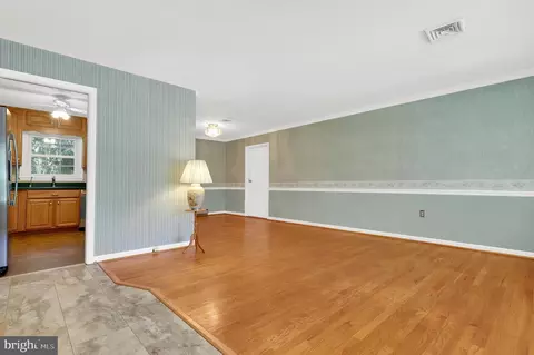 Living - 5827 Etzler Rd, Frederick, MD 21702 photo 4 of 15