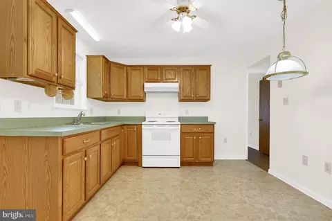 Kitchen - 5827 Etzler Rd, Frederick, MD 21702 photo 4 of 5