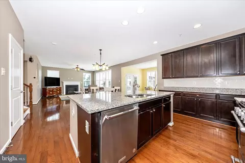 Entry Way - 2021 Chamberlain Dr, Frederick, MD 21702 photo 2 of 7
