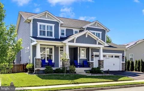 2021 Chamberlain Dr, Frederick, MD 21702