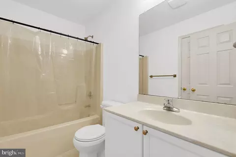 Bath - 2495 Lakeside Dr, Frederick, MD 21702 photo 3 of 4