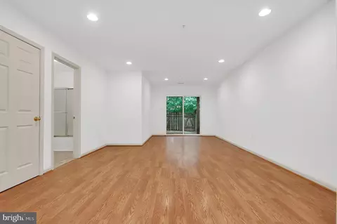 Living - 2495 Lakeside Dr, Frederick, MD 21702 photo 7 of 10