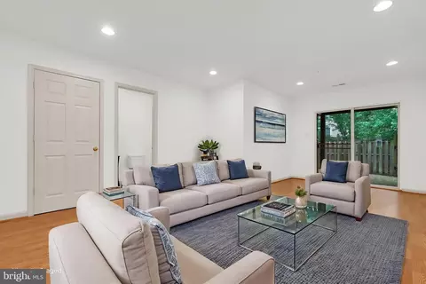 Living - 2495 Lakeside Dr, Frederick, MD 21702 photo 8 of 10
