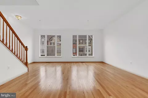 Living - 2495 Lakeside Dr, Frederick, MD 21702 photo 4 of 10