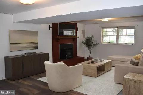 Living - 8111 Overlook Ct, Frederick, MD 21702 photo 5 of 7