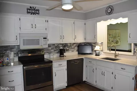 Kitchen - 8111 Overlook Ct, Frederick, MD 21702 photo 1 of 2