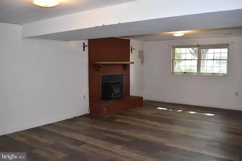 Living - 8111 Overlook Ct, Frederick, MD 21702 photo 5 of 6
