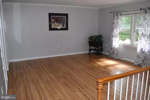 Living - 8111 Overlook Ct, Frederick, MD 21702 photo 2 of 6