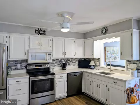 Kitchen - 8111 Overlook Ct, Frederick, MD 21702 photo 2 of 2