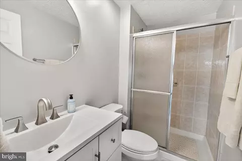 Bath - 541 Ellrose Ct, Frederick, MD 21703 photo 3 of 3