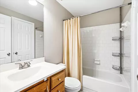 Bath - 5735 Sunset View Ln, Frederick, MD 21703 photo 2 of 2