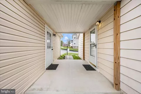 Entry Way - 98 Summers Dr, Middletown, MD 21769 photo 5 of 5