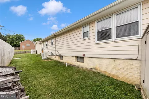 Exterior - 98 Summers Dr, Middletown, MD 21769 photo 4 of 6