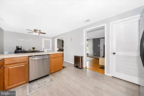 Entry Way - 98 Summers Dr, Middletown, MD 21769 photo 3 of 5