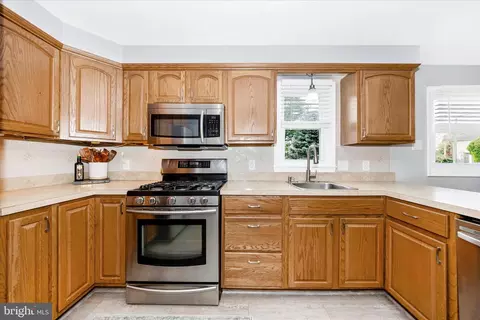 Kitchen - 98 Summers Dr, Middletown, MD 21769 photo 2 of 2