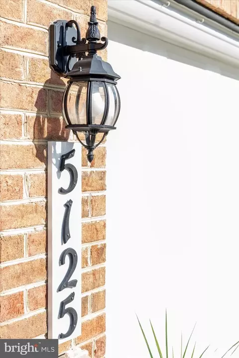Exterior - 5125 Ironsides Dr, Frederick, MD 21703 photo 10 of 12