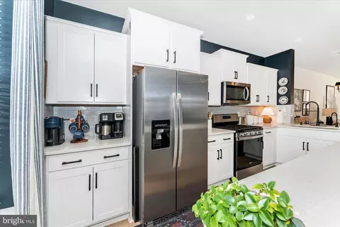 Kitchen - 5125 Ironsides Dr, Frederick, MD 21703 photo 4 of 6