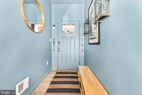 Entry Way - 5125 Ironsides Dr, Frederick, MD 21703 photo 2 of 5
