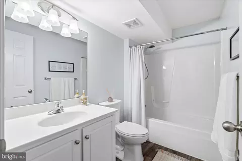 Bath - 2258 W Greenleaf Dr, Frederick, MD 21702 photo 4 of 4