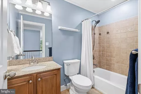 Bath - 2258 W Greenleaf Dr, Frederick, MD 21702 photo 3 of 4
