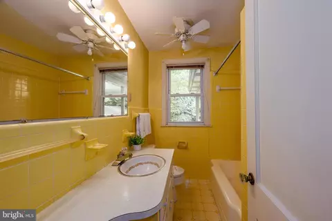 Bath - 2 A Norva Ave, Frederick, MD 21701 photo 1 of 2