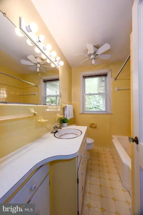 Bath - 2 A Norva Ave, Frederick, MD 21701 photo 2 of 2