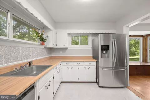 Kitchen - 9915 Masser Rd, Frederick, MD 21702 photo 2 of 4