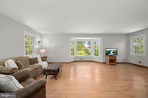 Living - 9915 Masser Rd, Frederick, MD 21702 photo 2 of 5