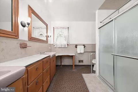 Bath - 9915 Masser Rd, Frederick, MD 21702 photo 2 of 3