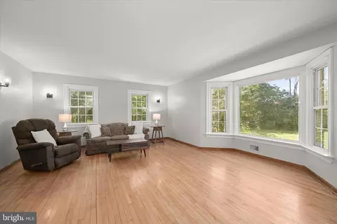 Living - 9915 Masser Rd, Frederick, MD 21702 photo 4 of 5