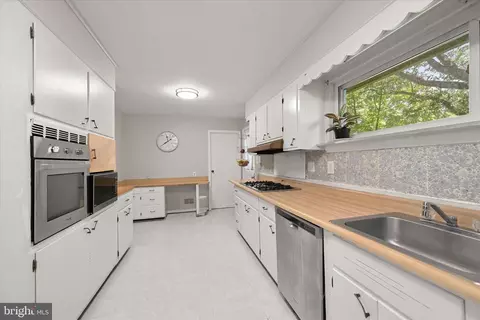 Kitchen - 9915 Masser Rd, Frederick, MD 21702 photo 3 of 4