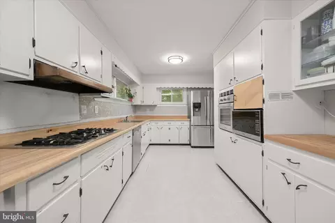 Kitchen - 9915 Masser Rd, Frederick, MD 21702 photo 4 of 4